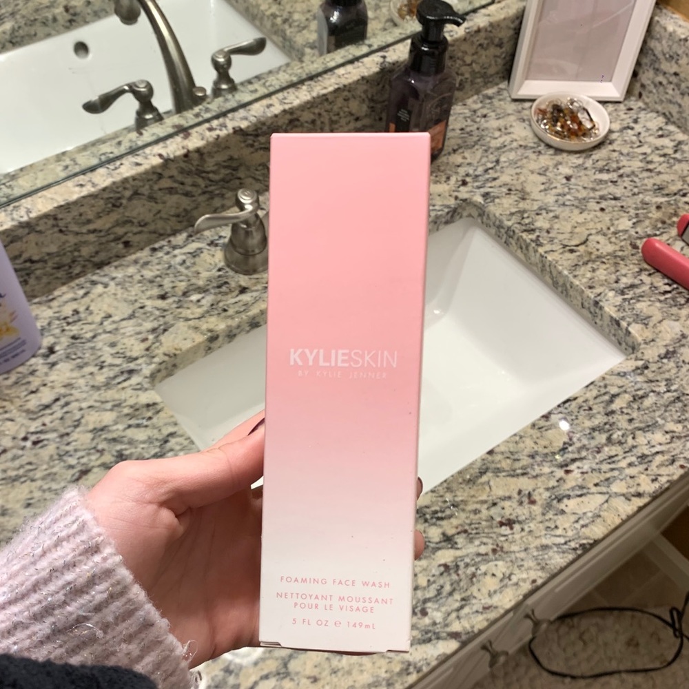Kylie Foaming Face Wash